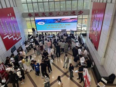 人工智能與機(jī)器人學(xué)院成功舉辦2025年實(shí)習(xí)就業(yè)雙選會(huì)，攜手電子與網(wǎng)絡(luò)科技企業(yè)共筑未來人才高地